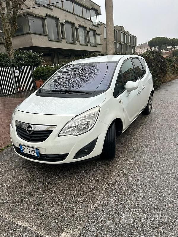 Usata Opel Meriva Club 75 CV (55 kW) 2010 Bianco Monovolume