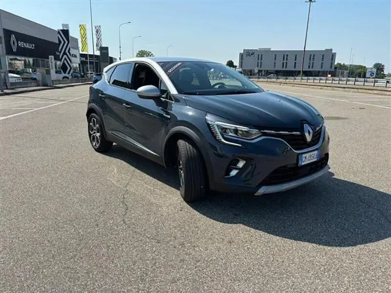 Usata Renault Captur Techno 90 CV (66 kW) 2023 Blu scuro SUV