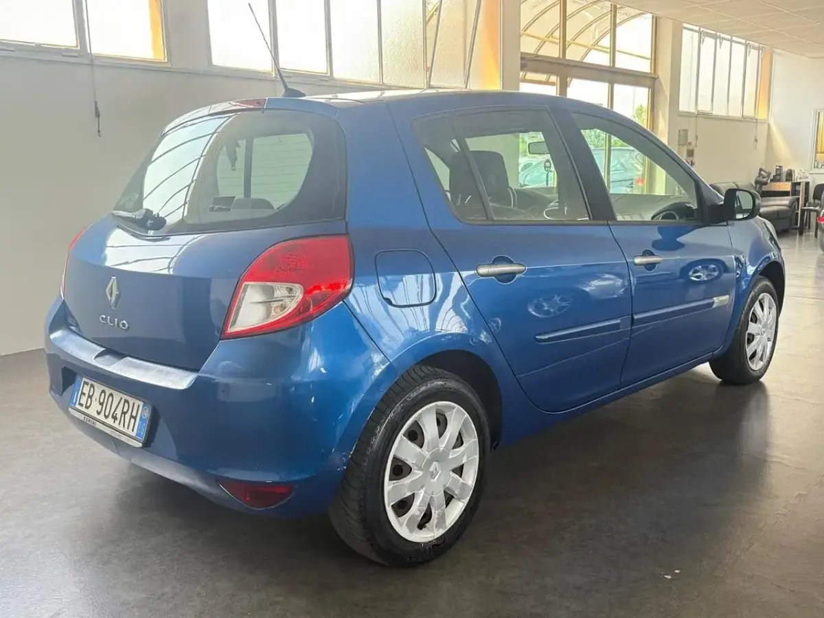 Usata Renault Clio Dynamique 72 CV (52 kW) 2010 Blu Utilitaria