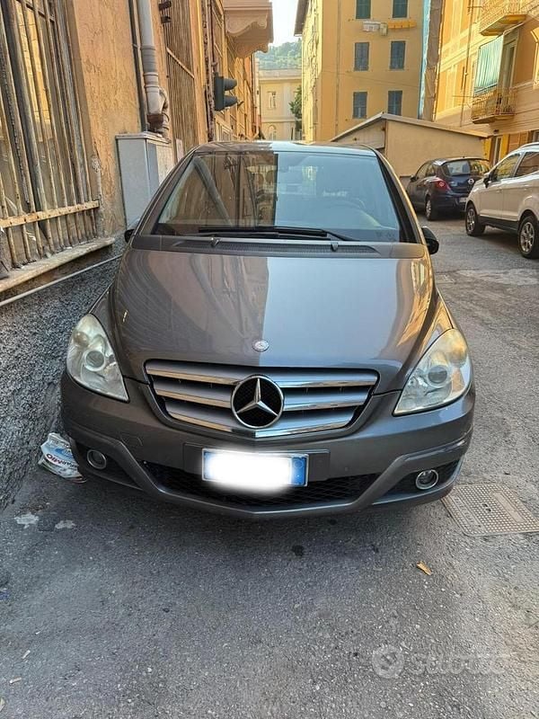 Grigio Usata 2010 Mercedes B180 Monovolume | 1900 € (Super prezzo) - Immagine 1/4