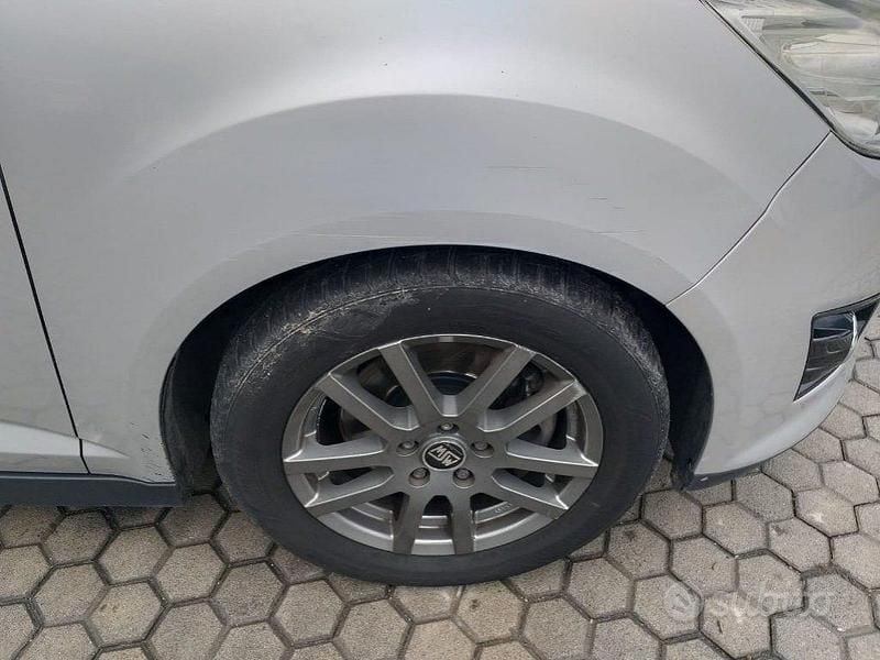Usata Ford Grand C-Max 116 CV (85 kW) 2011 Argento Monovolume