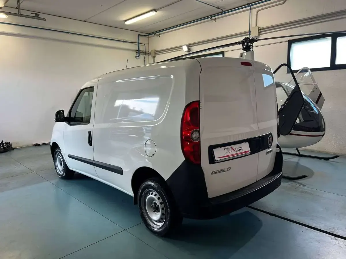 Usata Fiat Doblò Business 95 CV (69 kW) 2021 Bianco Monovolume