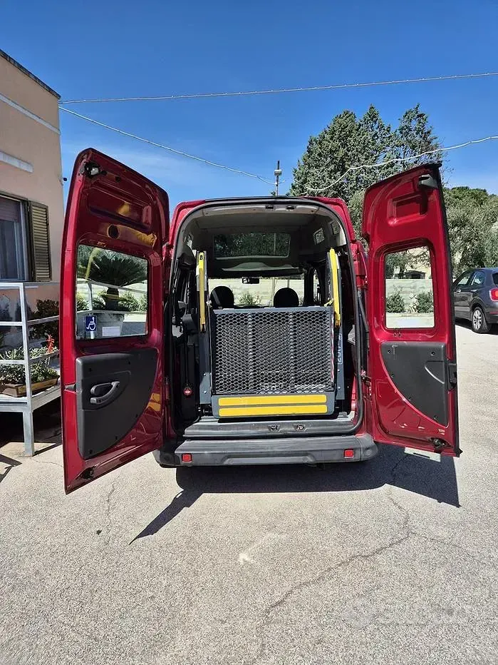 Käytetty Fiat Doblò 2006 Punainen Tila-auto