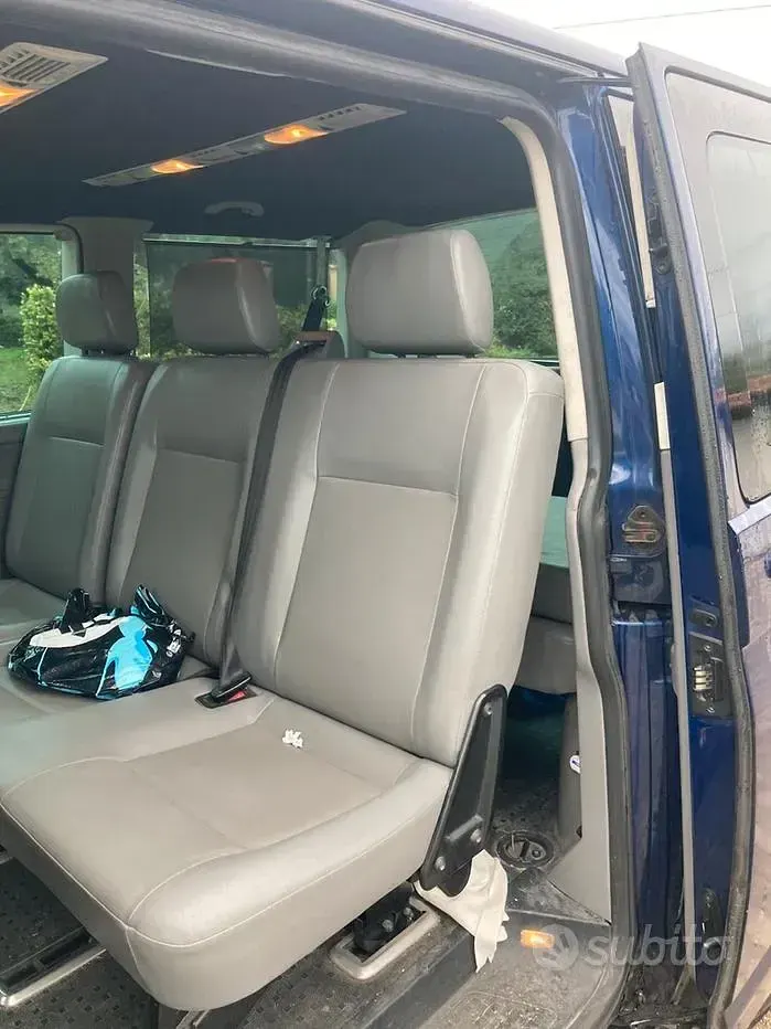 Usata VW Caravelle 174 CV (127 kW) 2007 Blu Furgone