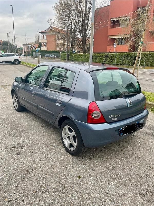 Usata Renault Clio II 75 CV (55 kW) 2009 Grigio Berlina