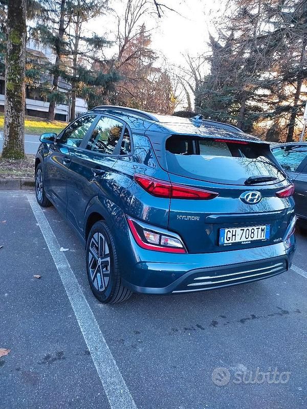 Grigio Usata 2022 Hyundai Kona SUV | 15.900 € (Ottimo prezzo) - Immagine 1/4