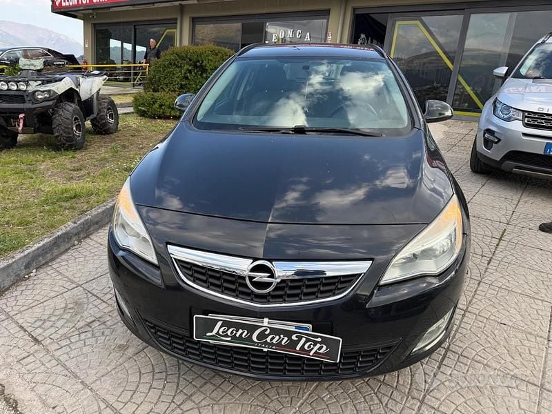 Usata Opel Astra 110 CV (80 kW) 2012 Nero Station wagon