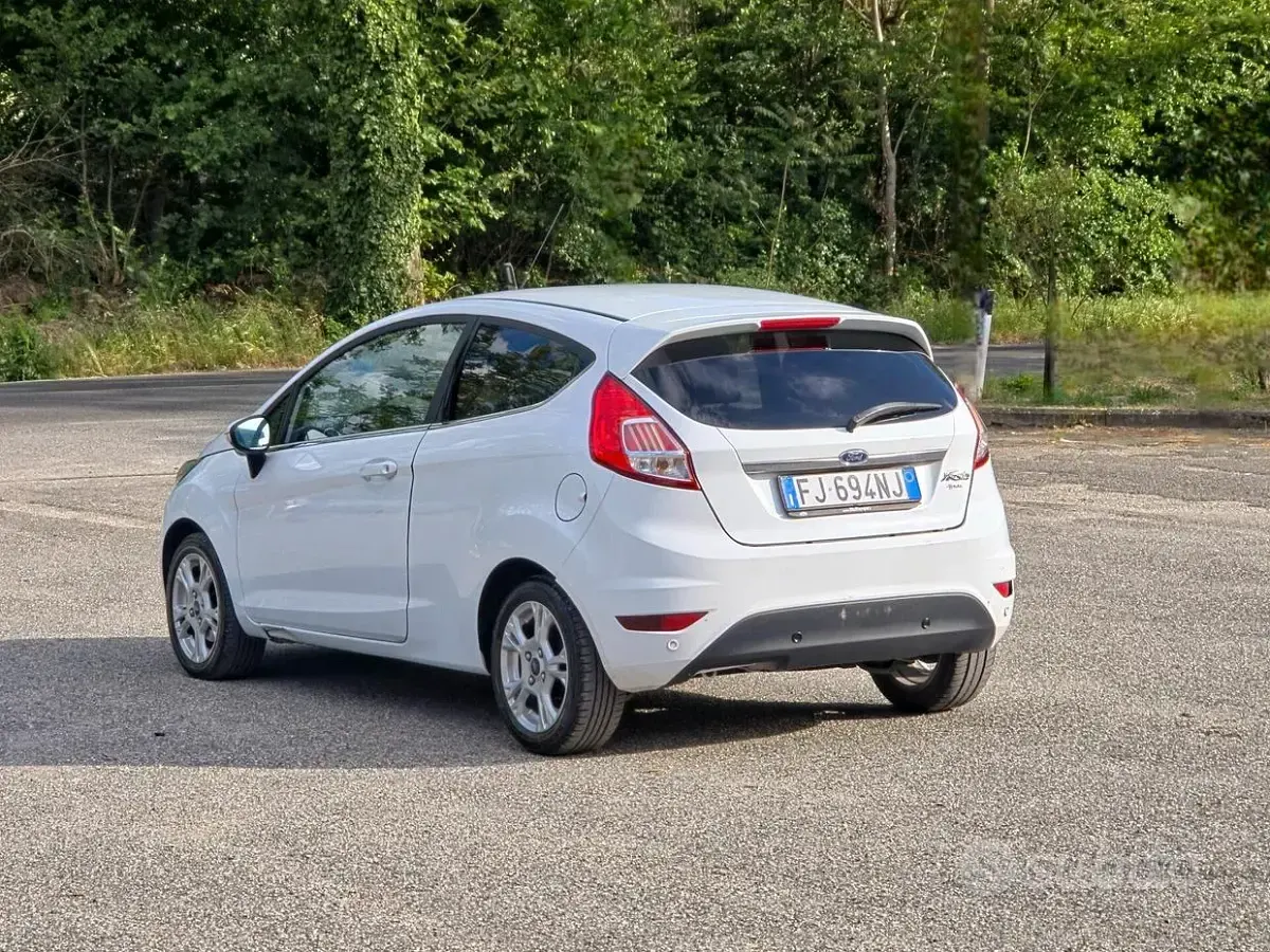 Gebraucht Ford Fiesta ST-Line 75 PS (55 kW) 2017 Weiß Kleinwagen