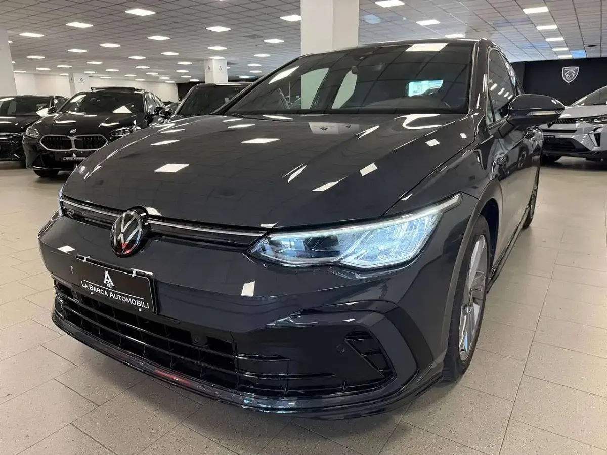 Usata VW Golf VIII R-line 131 CV (96 kW) 2024 Grigio Berlina