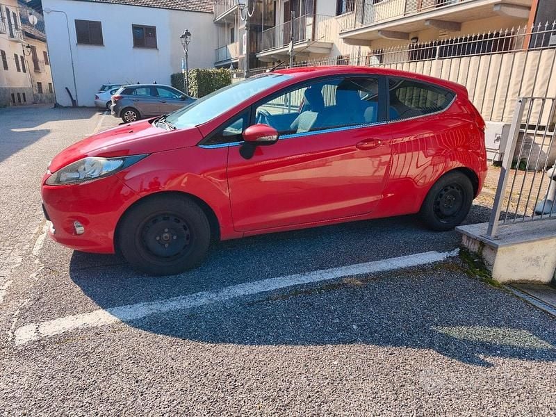 Usata Ford Fiesta 2009 Rosso Utilitaria