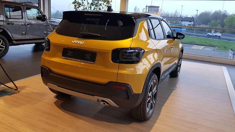 Usata Jeep Avenger Summit 61 kW (84 CV) 2023 Giallo SUV