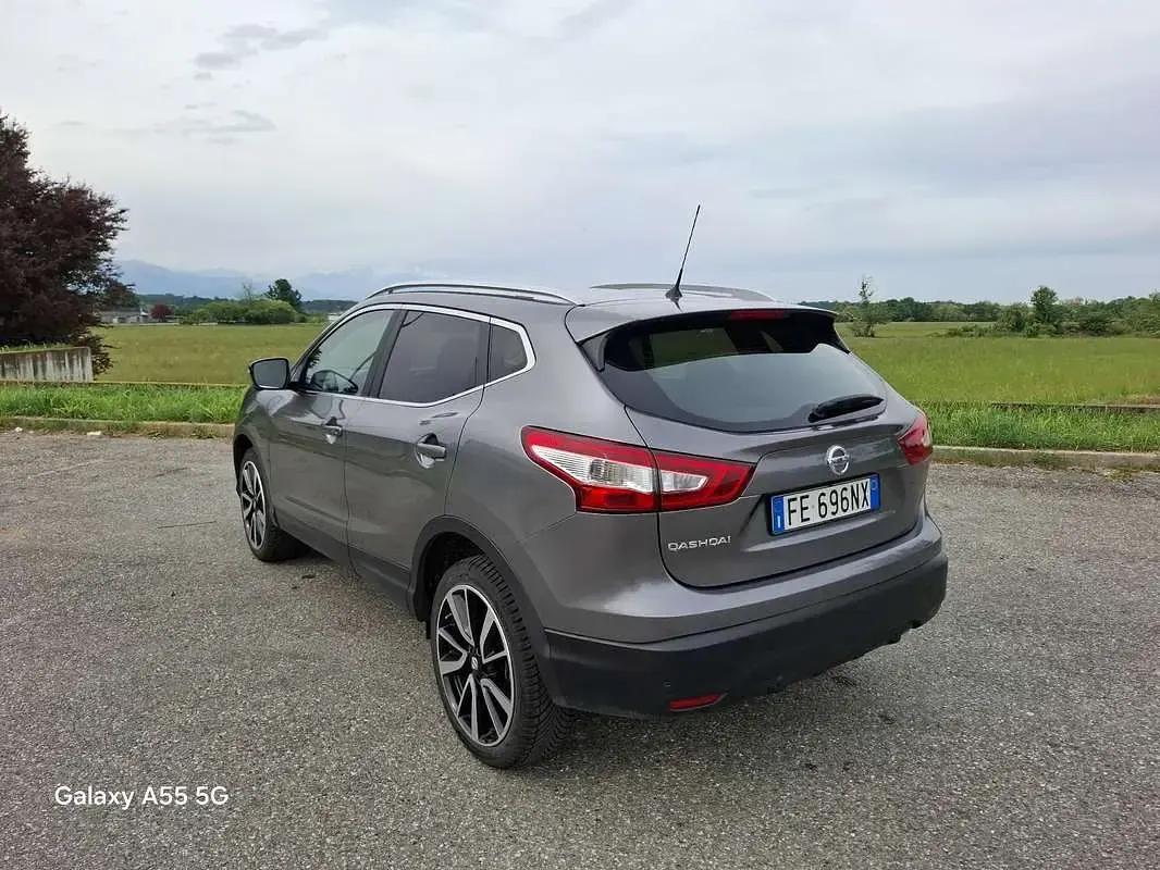 Usata Nissan Qashqai N-Connecta 131 CV (96 kW) 2016 Grigio SUV
