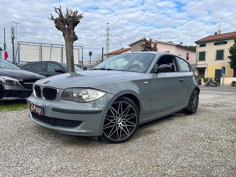 Grigio Usata 2012 BMW 116 Efficient Dynamics Due volumi | 4490 € (Buon prezzo) - Immagine 1/4