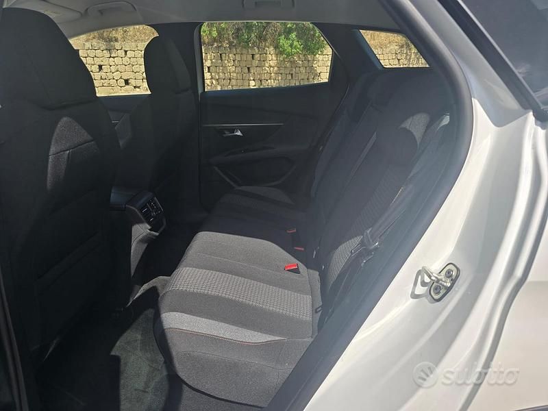Usata Peugeot 3008 Business-Line 131 CV (96 kW) 2021 Bianco SUV