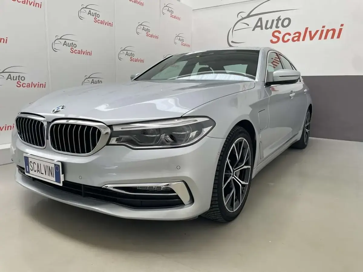 Begagnad BMW 530e Luxury Line 184 HK (135 kW) 2020 Silver Sedan