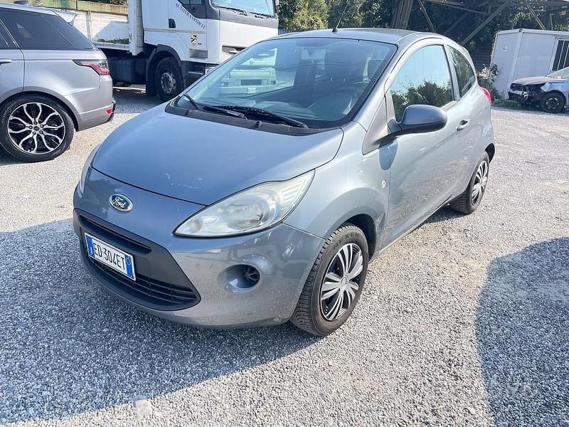 Grigio Usata 2010 Ford Ka Titanium Tre volumi | 2200 € (Ottimo prezzo) - Immagine 1/4