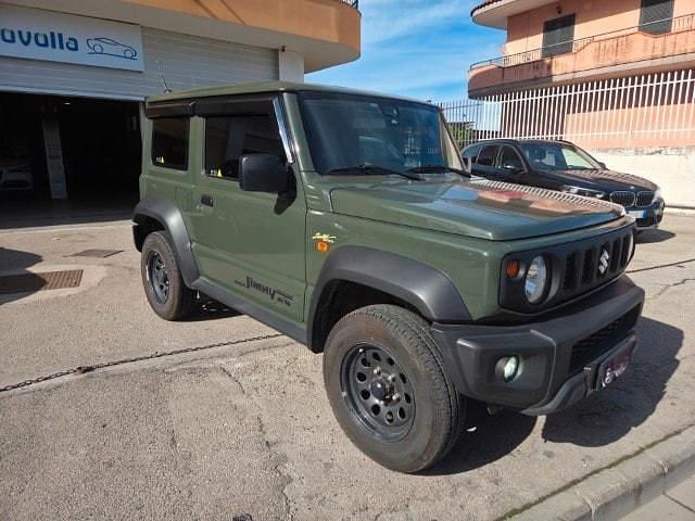 Verde Usata 2022 Suzuki Jimny SUV | 26.490 € (Buon prezzo) - Immagine 1/4