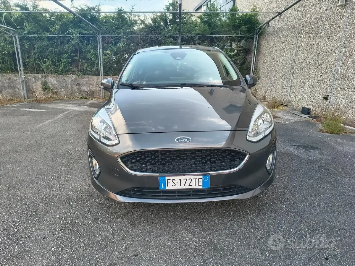 Usata Ford Fiesta 70 CV (51 kW) 2018 Grigio Utilitaria