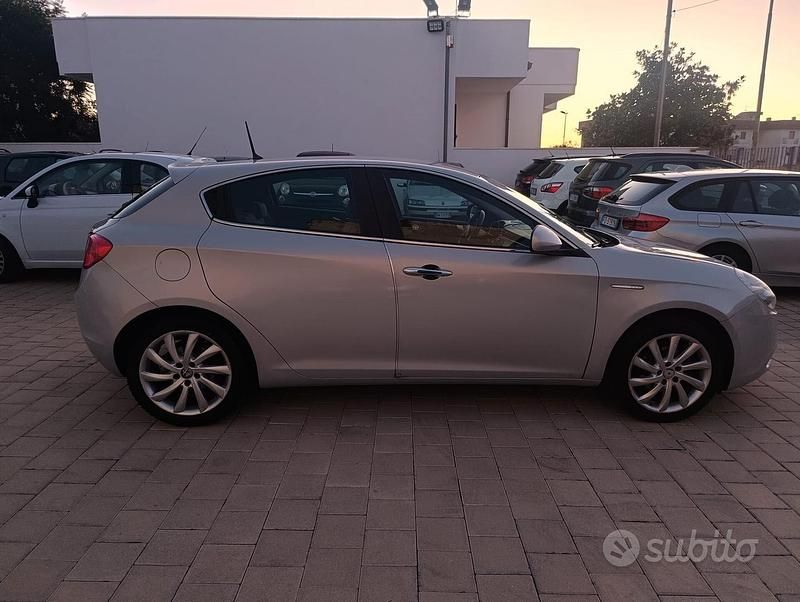 Usata Alfa Romeo Giulietta 120 CV (88 kW) 2014 Grigio Utilitaria
