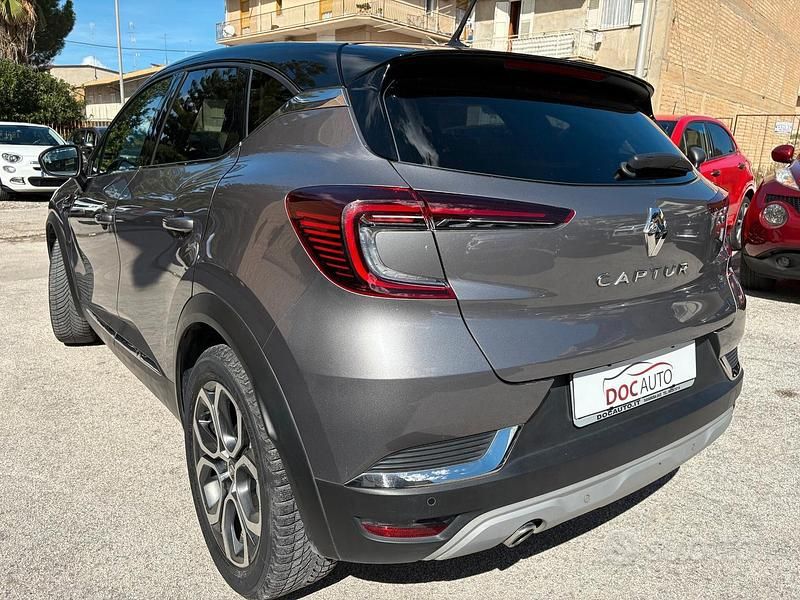 Usata Renault Captur Zen 116 CV (85 kW) 2020 Grigio SUV