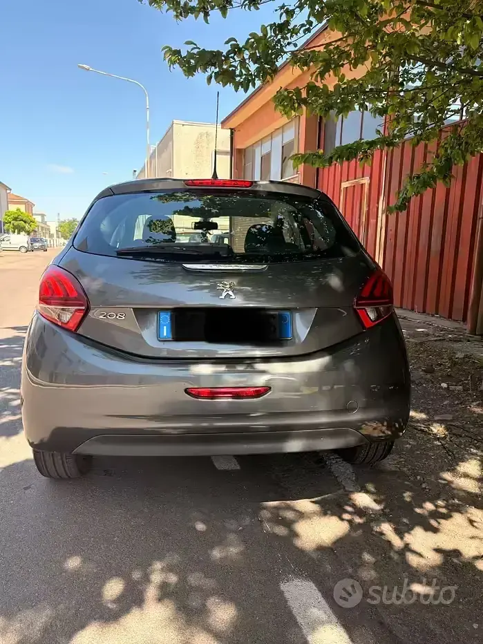 Usata Peugeot 208 Allure 75 CV (55 kW) 2017 Grigio Utilitaria