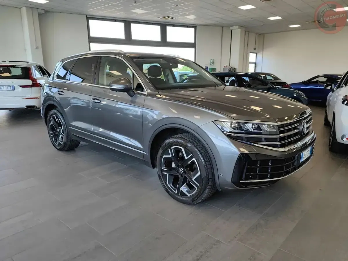 Usata VW Touareg 231 CV (169 kW) 2024 Grigio SUV