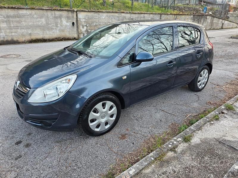 Usado Opel Corsa 80 HP (58 kW) 2009 Cinzento Citadino