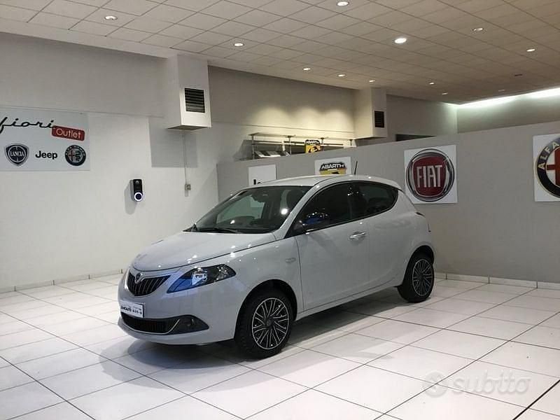 Usata Lancia Ypsilon S 70 CV (51 kW) 2021 Grigio Utilitaria