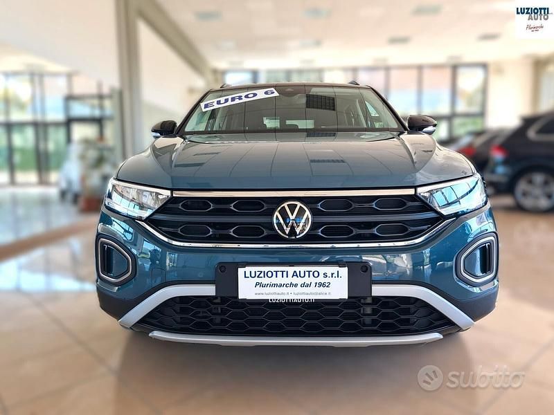 Blu Usata 2022 VW T-Roc Life SUV | 21.400 € (Buon prezzo) - Immagine 1/4
