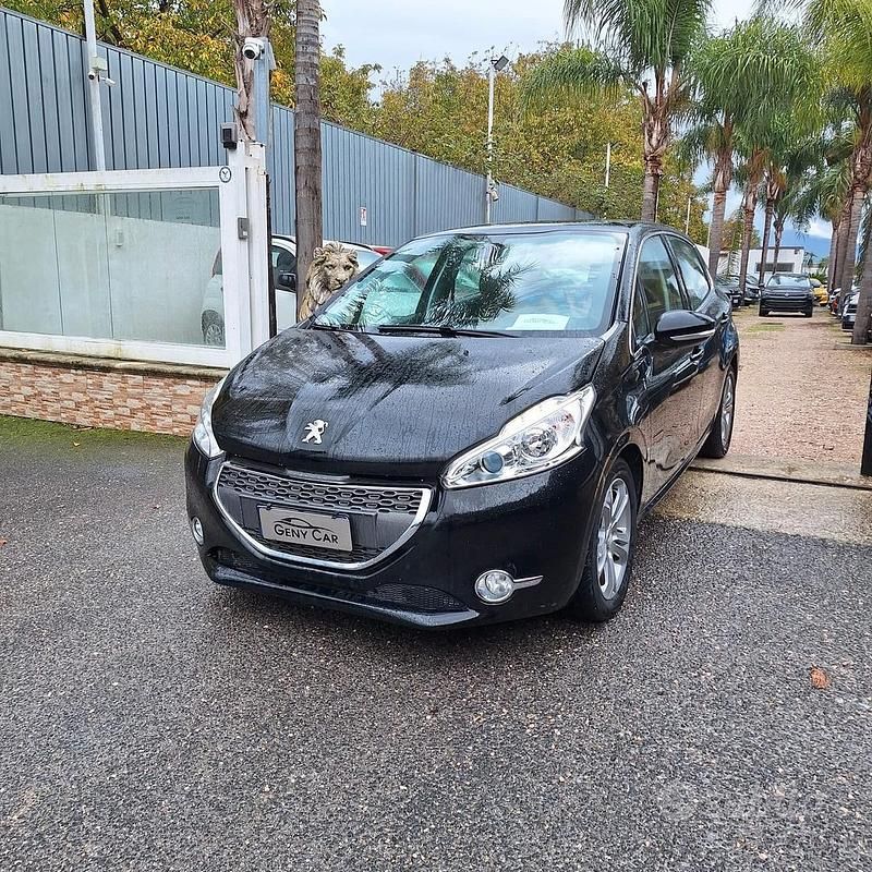 Usata Peugeot 208 Allure 68 CV (50 kW) 2013 Nero Utilitaria