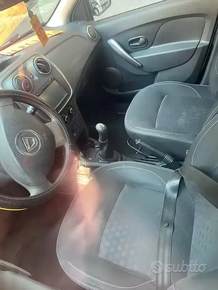 Usata Dacia Sandero 90 CV (66 kW) 2016 Bianco Utilitaria
