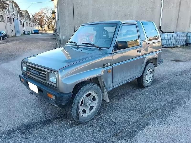 Usata Daihatsu Feroza 95 CV (69 kW) 1989 Grigio SUV
