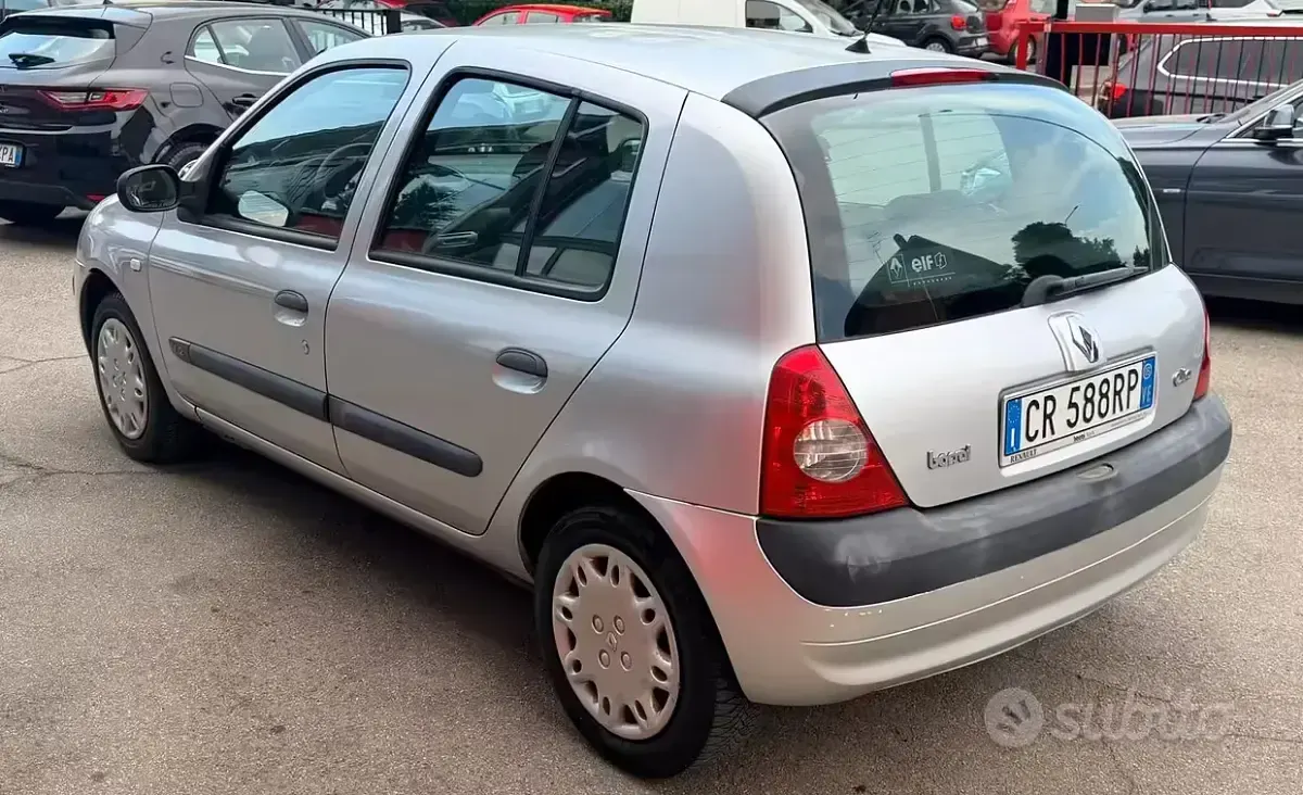Usata Renault Clio II Dynamique 58 CV (42 kW) 2005 Grigio Berlina