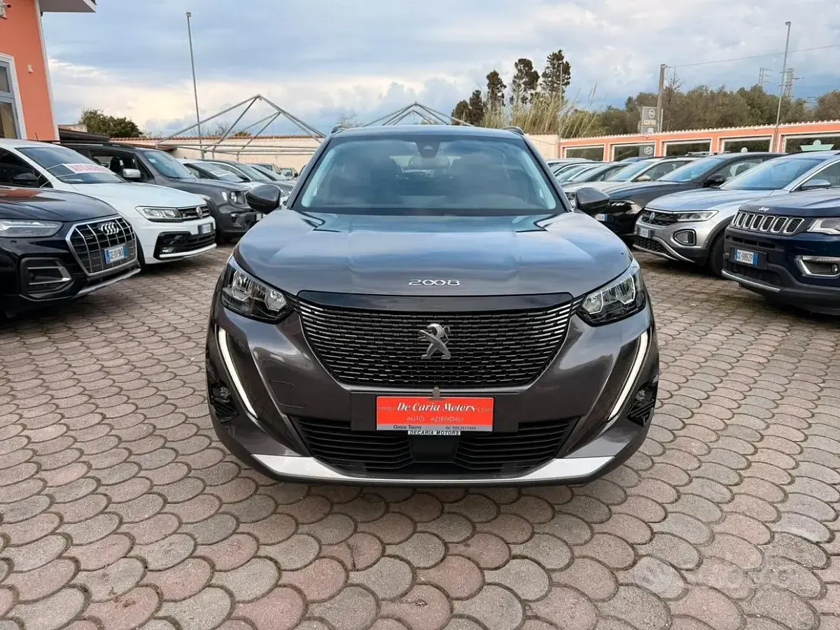 Usata Peugeot 2008 Allure 101 CV (74 kW) 2021 Grigio SUV