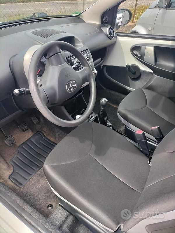 Begagnad Toyota Aygo 68 HK (50 kW) 2013 Vit Halvkombi