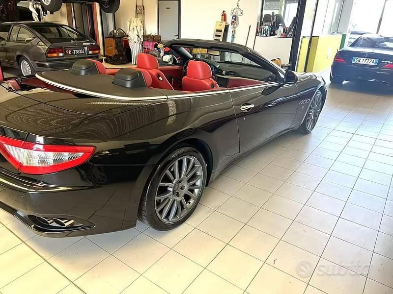 Usata Maserati GranCabrio 439 CV (322 kW) 2011 Nero Cabrio