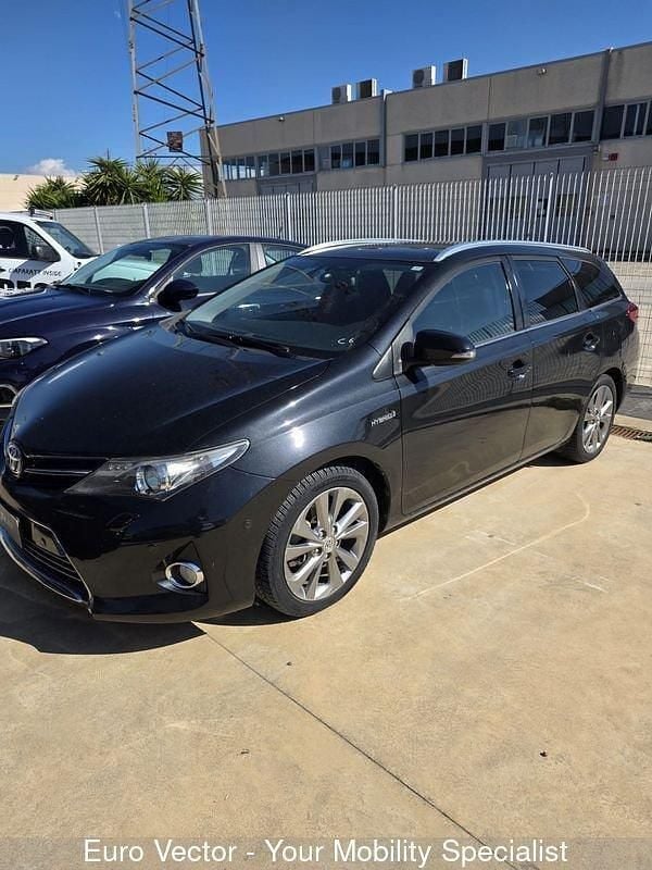 Usata Toyota Auris Hybrid Lounge 136 CV (100 kW) 2014 Grigio Station wagon