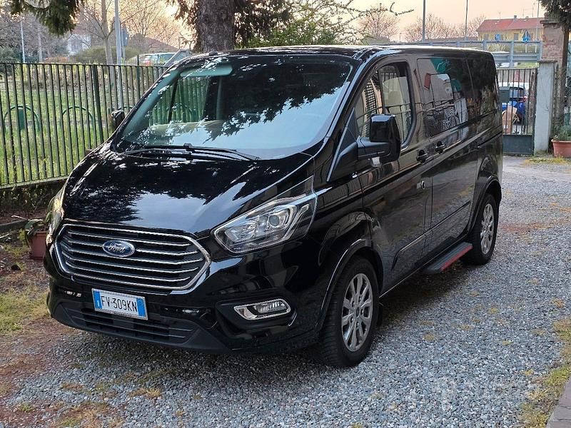 Usata Ford Tourneo 130 CV (95 kW) 2019 Nero Monovolume