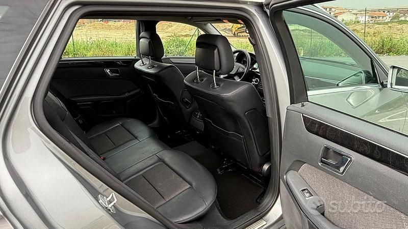 Usata Mercedes E350 265 CV (194 kW) 2011 Grigio Station wagon