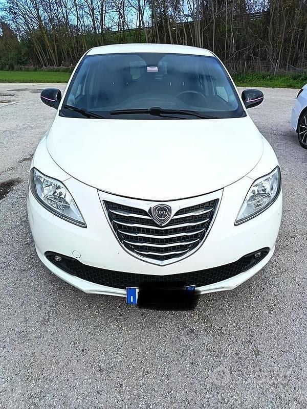 Usata Lancia Ypsilon 95 CV (69 kW) 2014 Bianco Utilitaria