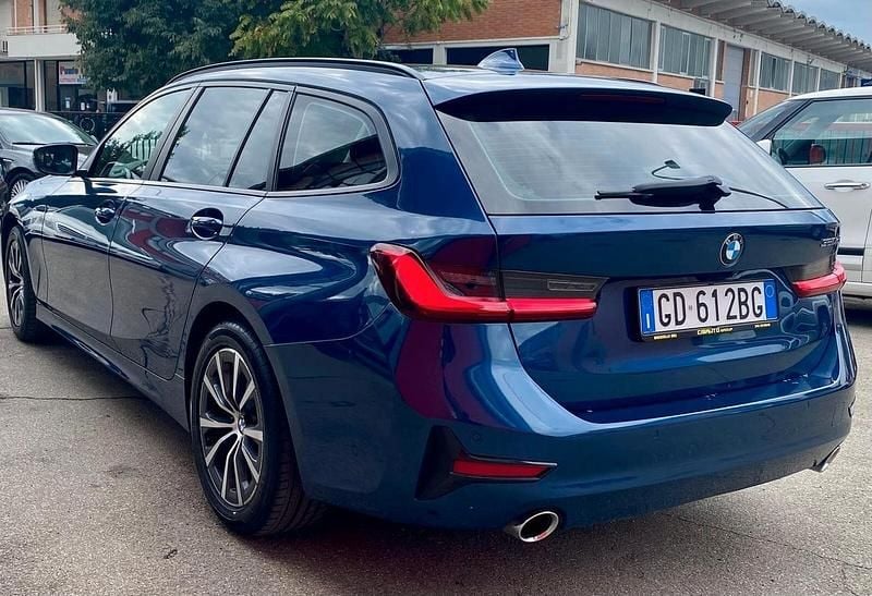 Usata BMW 320e Sport Line 190 CV (139 kW) 2020 Blu Station wagon