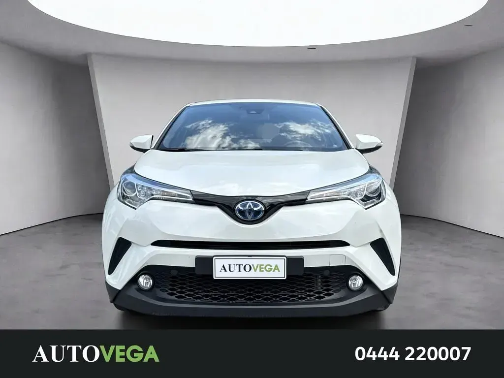 Usata Toyota C-HR Lounge 122 CV (89 kW) 2019 Vari colori pastello SUV