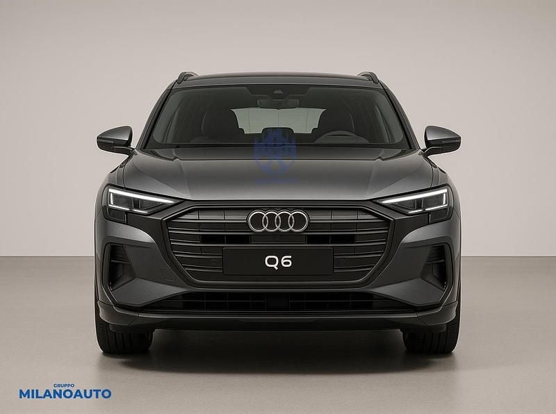 Usata Audi Q6 e-tron Ambiente 185 kW (252 CV) 2025 Grigio SUV