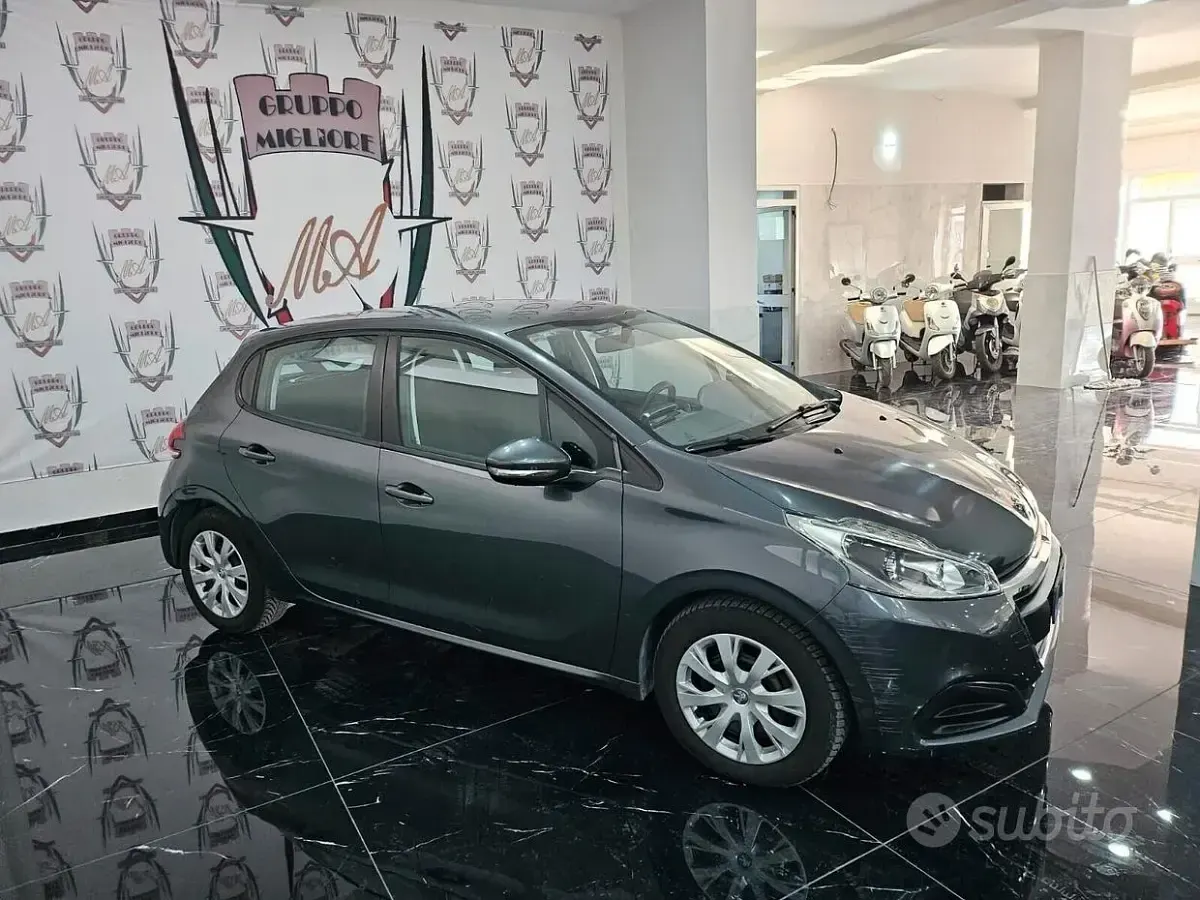 Usata Peugeot 208 Active 75 CV (55 kW) 2016 Grigio Utilitaria