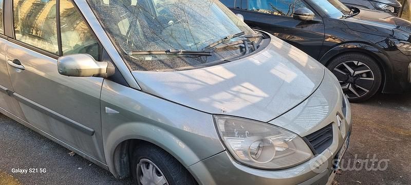 Usata Renault Scénic II 105 CV (77 kW) 2006 Monovolume