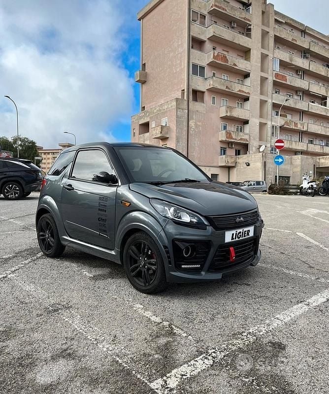 Begagnad Ligier JS50 2022 Grå Halvkombi