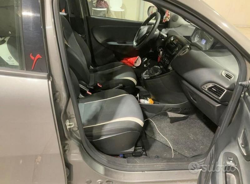 Usata Lancia Ypsilon Platinum 69 CV (50 kW) 2015 Grigio Utilitaria