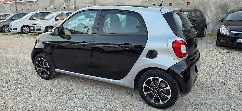 Usata Smart ForFour Passion 70 CV (51 kW) 2016 Nero Utilitaria