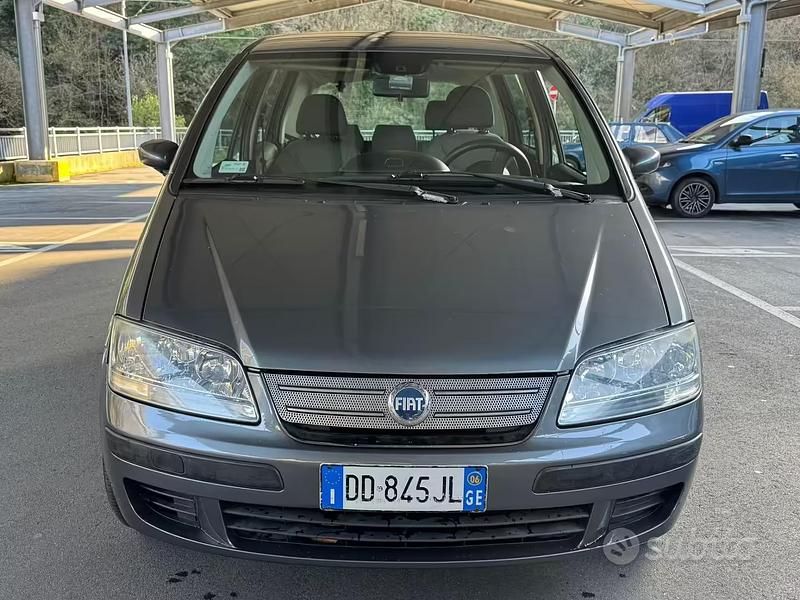Usata Fiat Idea Dynamic 77 CV (56 kW) 2006 Grigio Monovolume