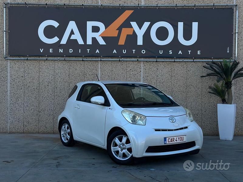 Begagnad Toyota iQ 68 HK (50 kW) 2009 Vit Halvkombi